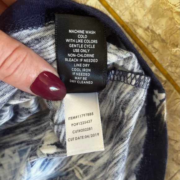 Torrid Floral V-Neck T-Shirt Size 3 – Navy Blue Cotton Modal Short Sleeve Top - Picture 8 of 12